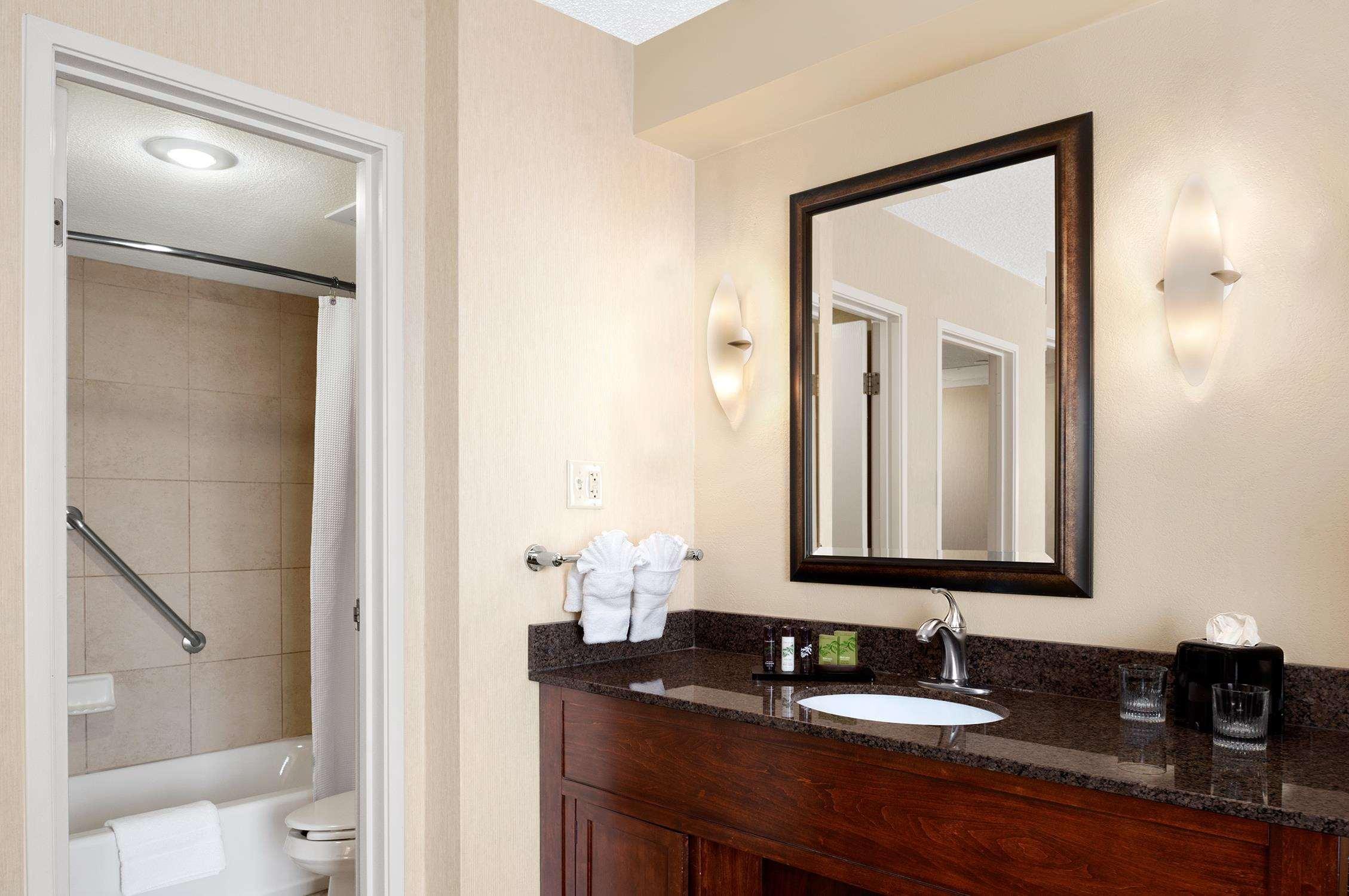 Embassy Suites By Hilton Kansas City Plaza Екстер'єр фото