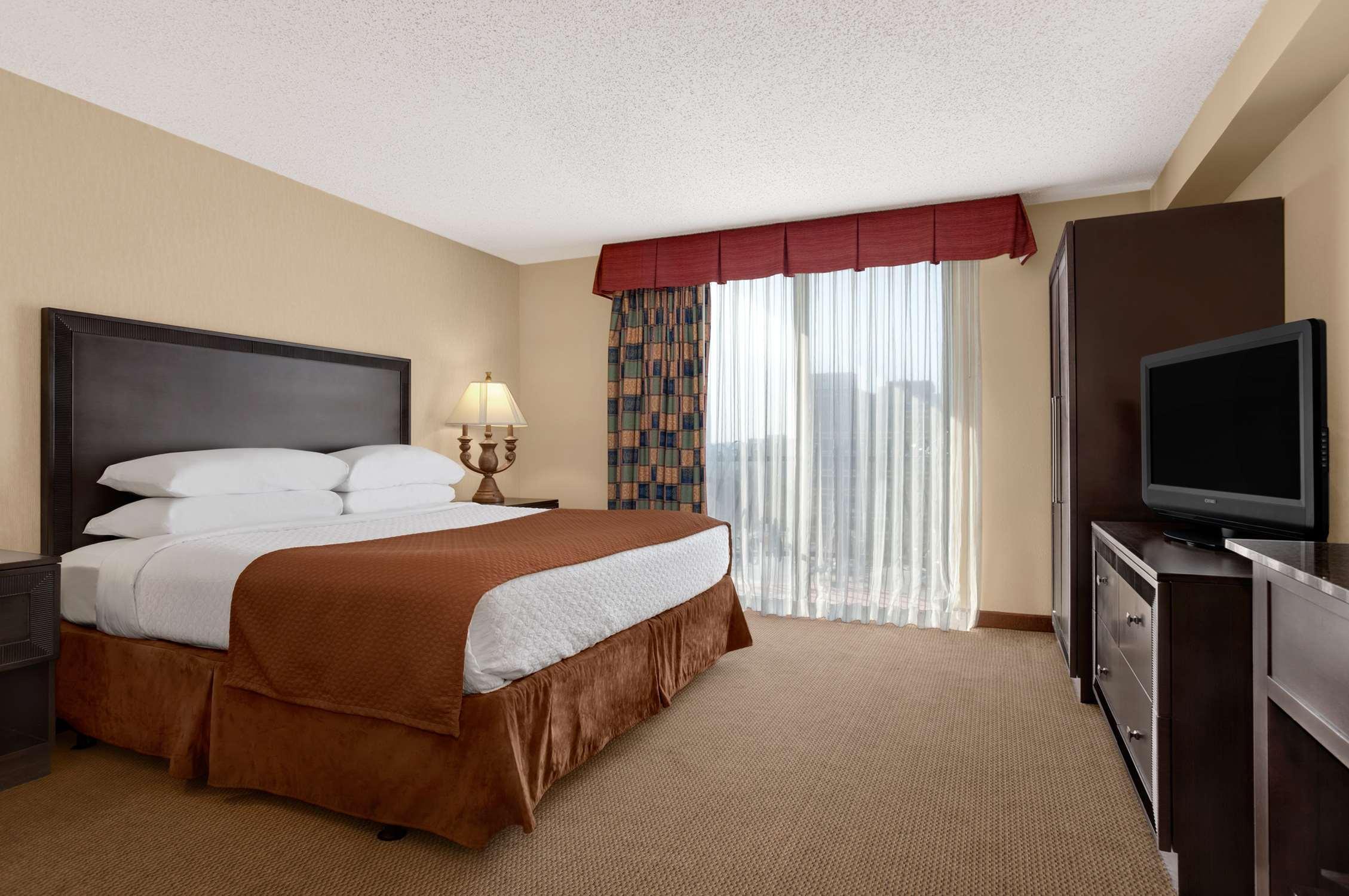 Embassy Suites By Hilton Kansas City Plaza Екстер'єр фото