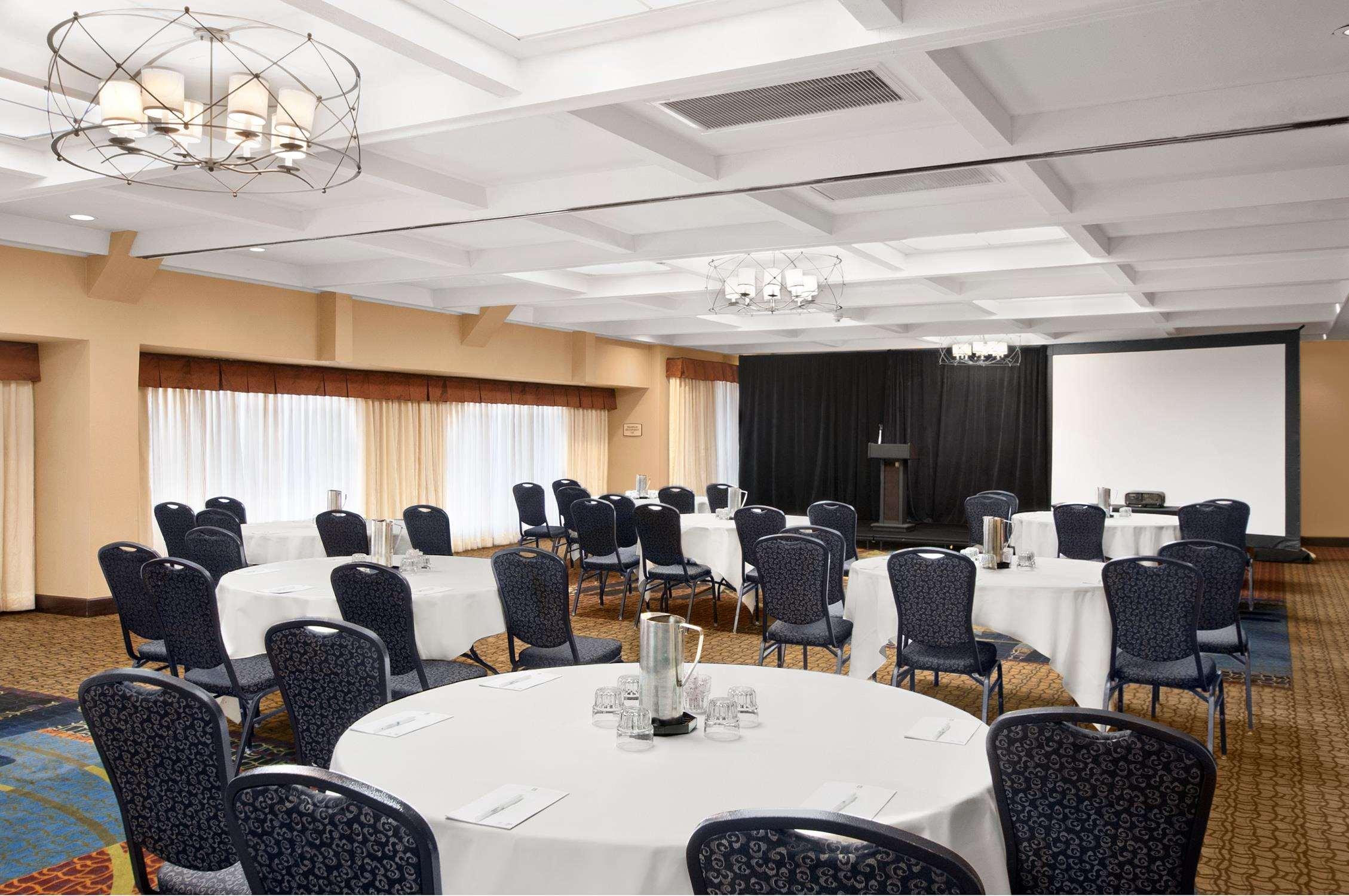 Embassy Suites By Hilton Kansas City Plaza Екстер'єр фото