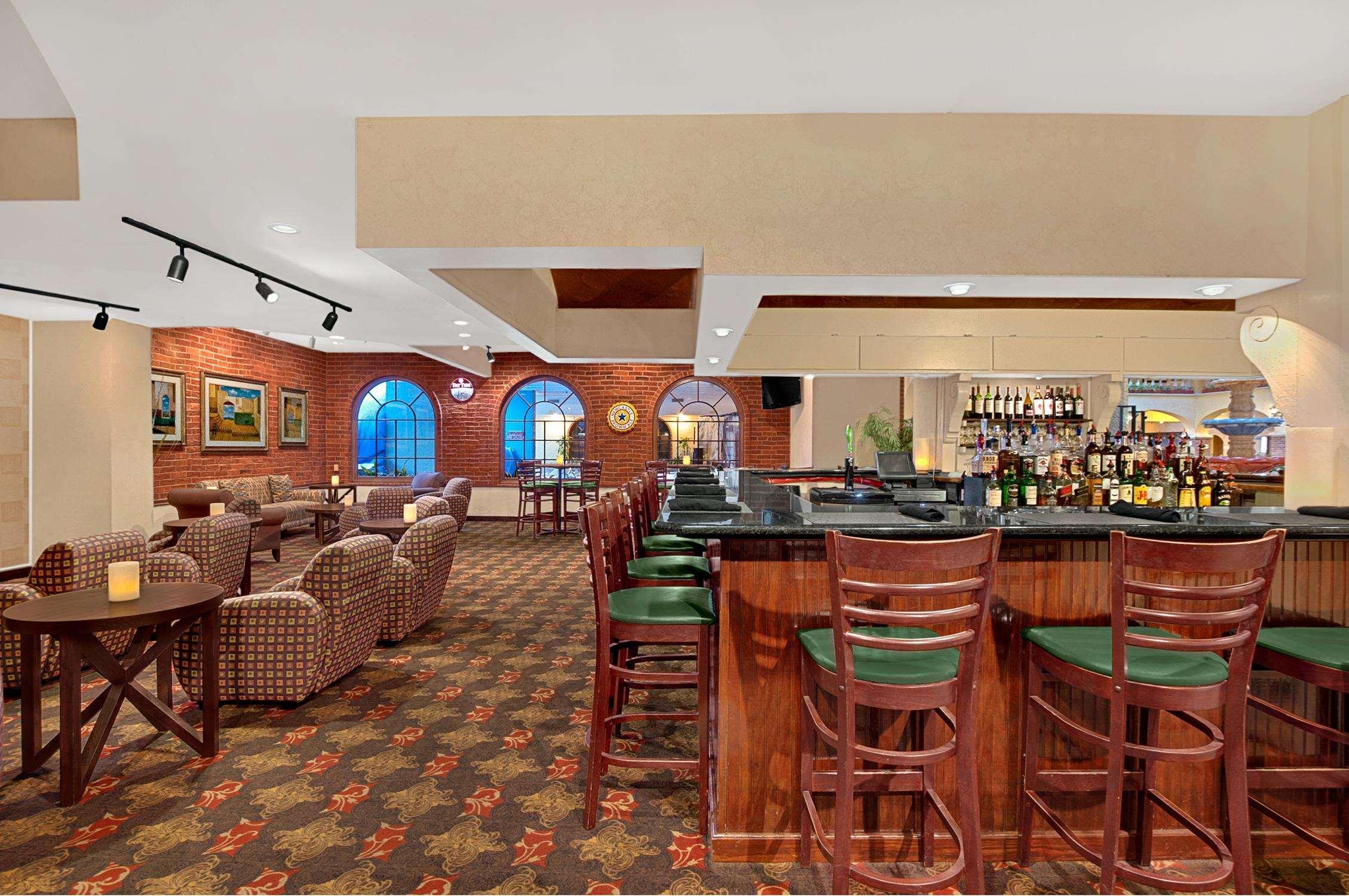 Embassy Suites By Hilton Kansas City Plaza Екстер'єр фото