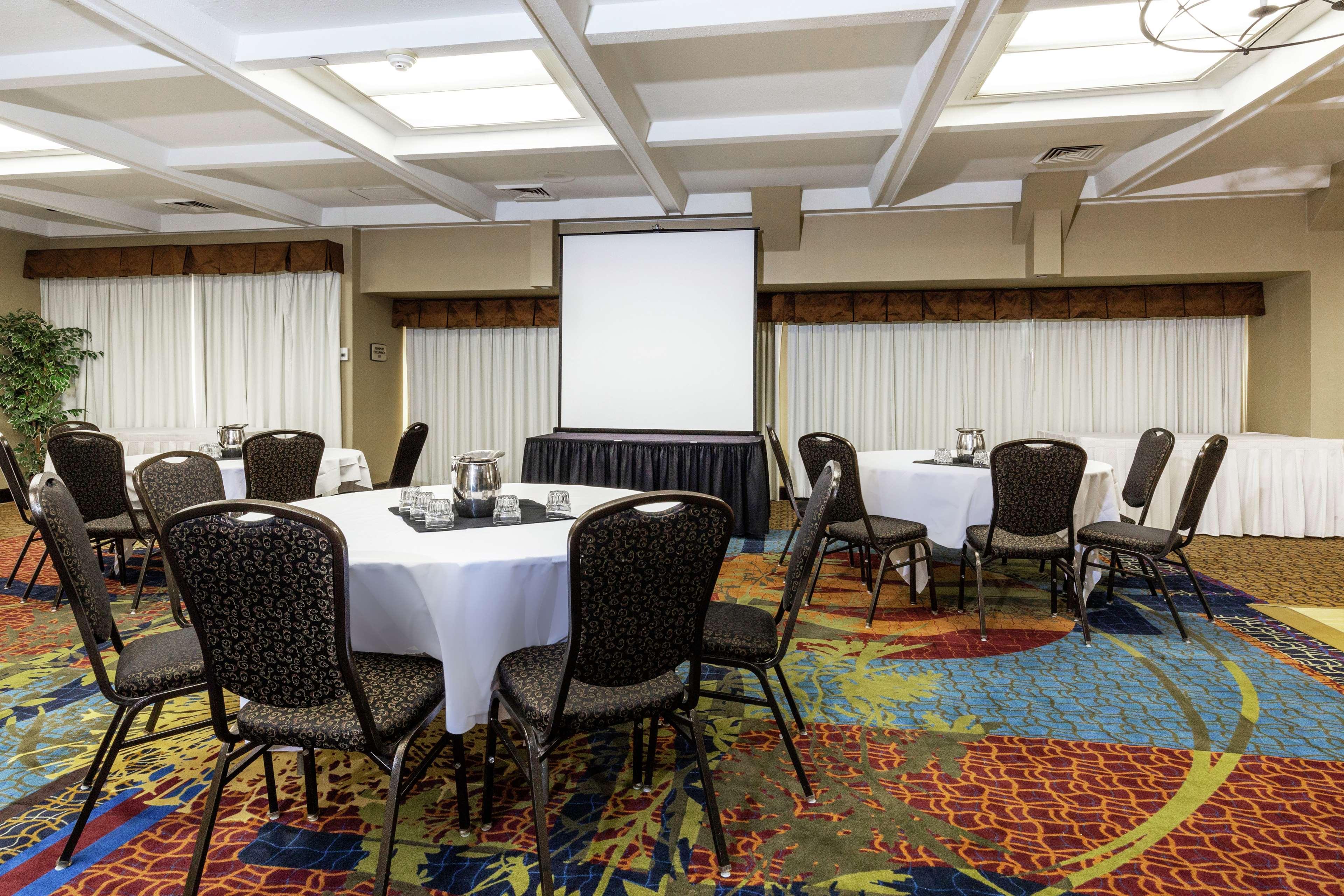 Embassy Suites By Hilton Kansas City Plaza Екстер'єр фото