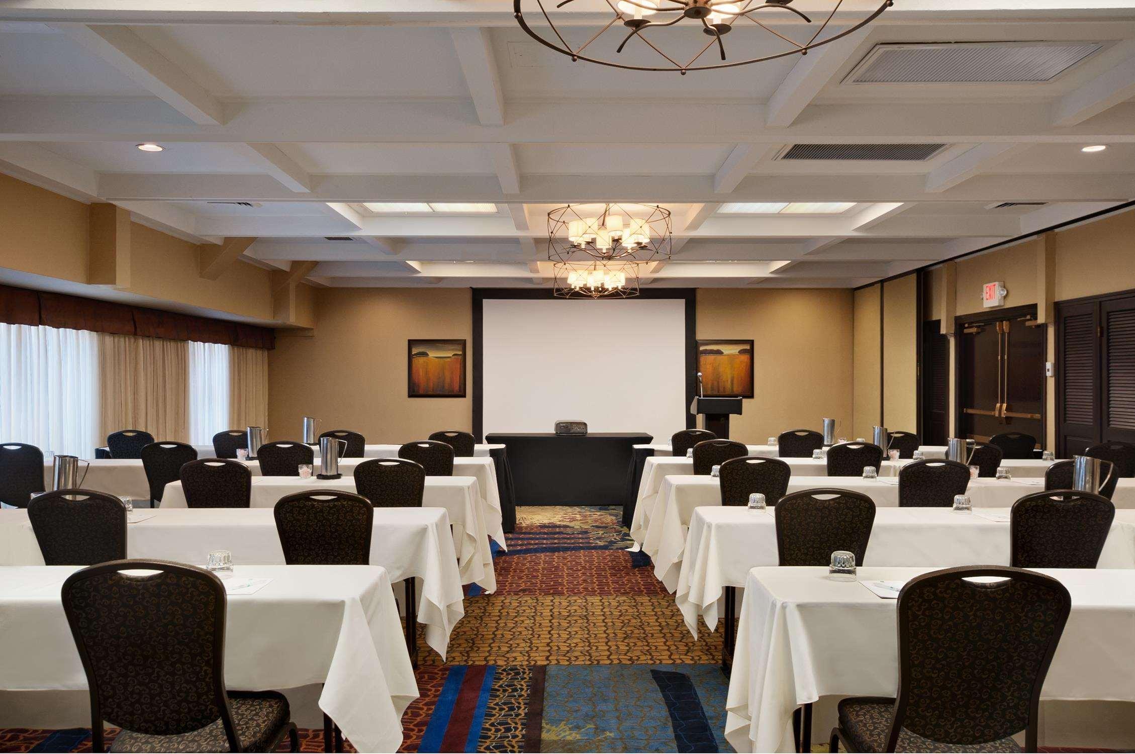 Embassy Suites By Hilton Kansas City Plaza Екстер'єр фото