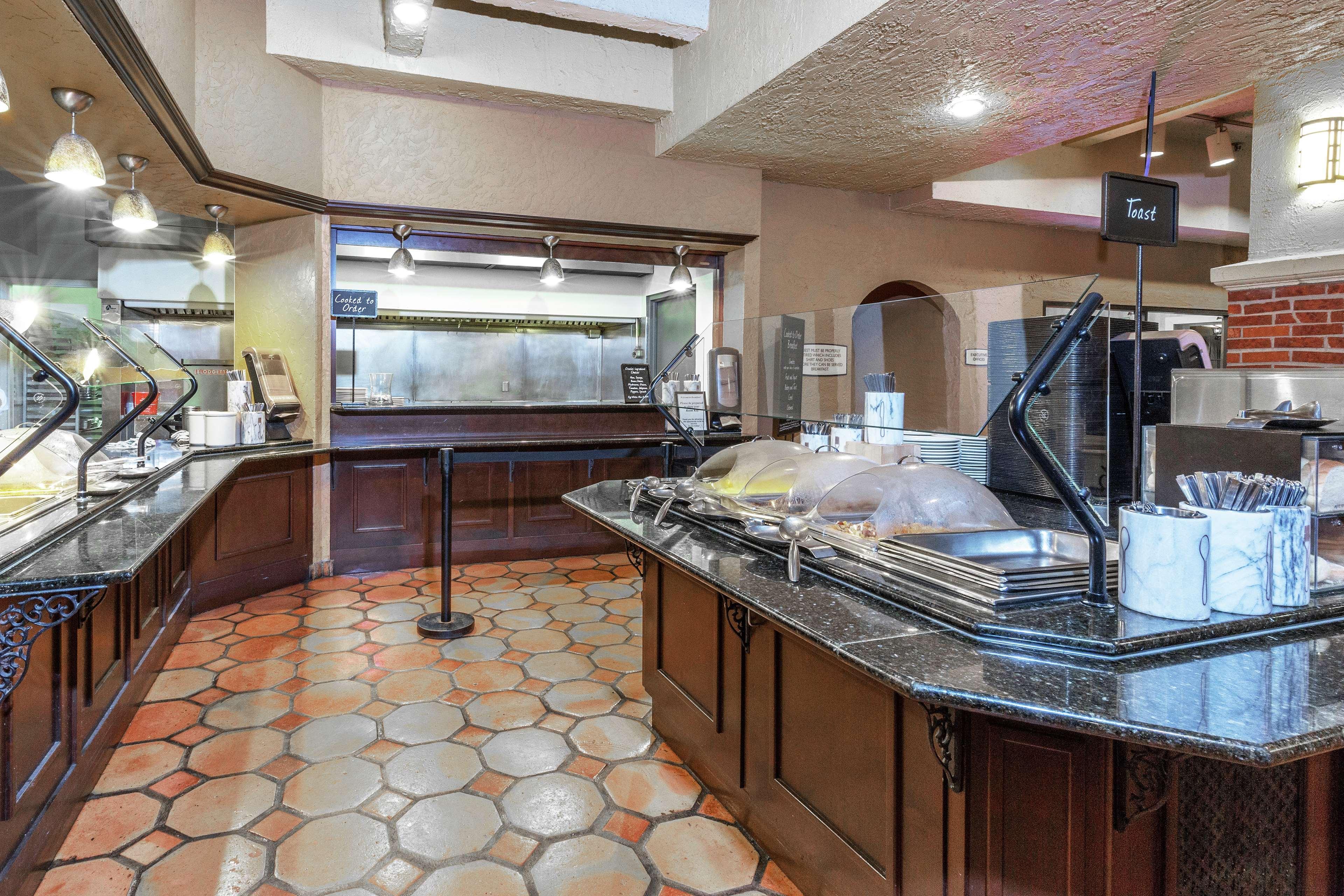 Embassy Suites By Hilton Kansas City Plaza Екстер'єр фото