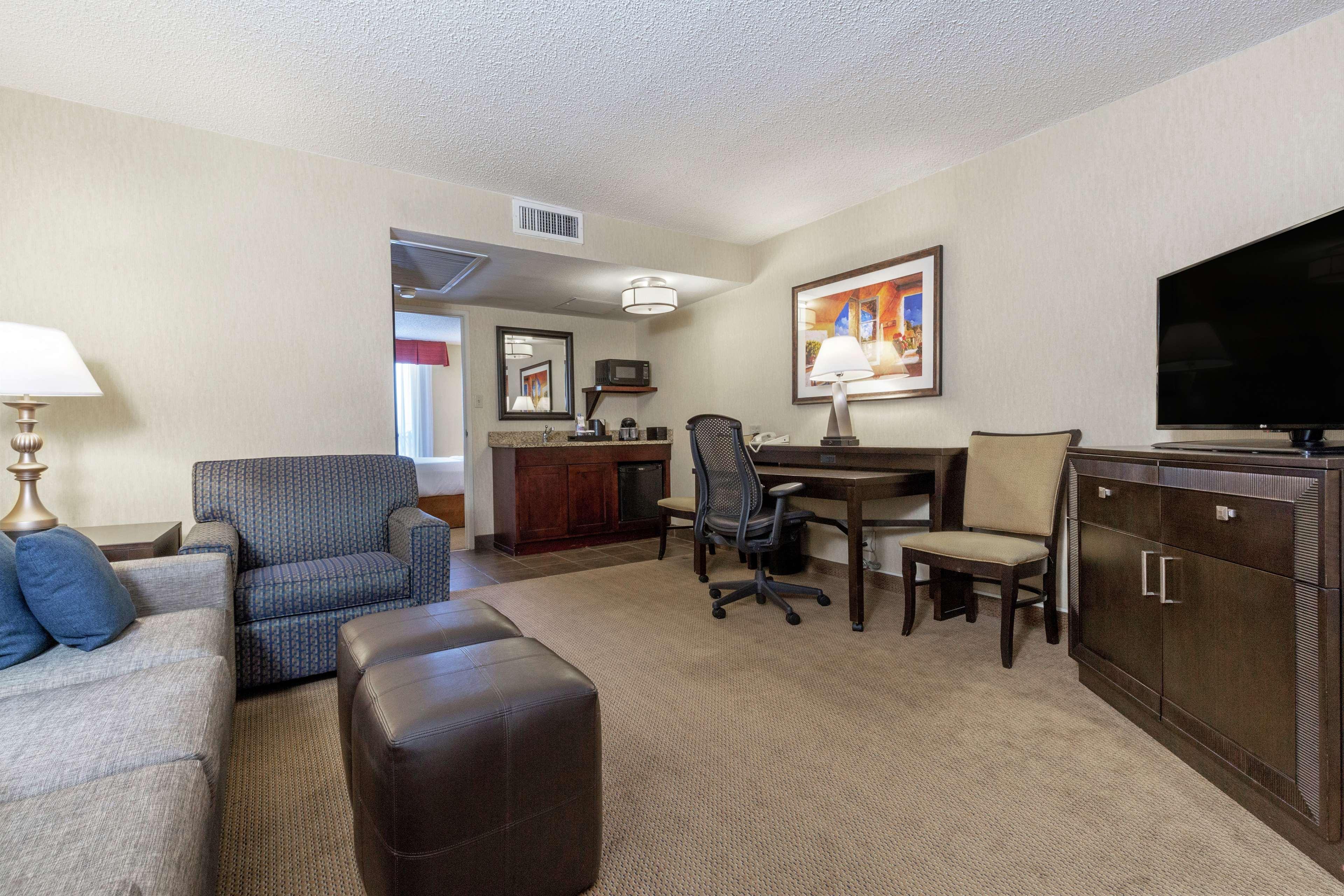 Embassy Suites By Hilton Kansas City Plaza Екстер'єр фото
