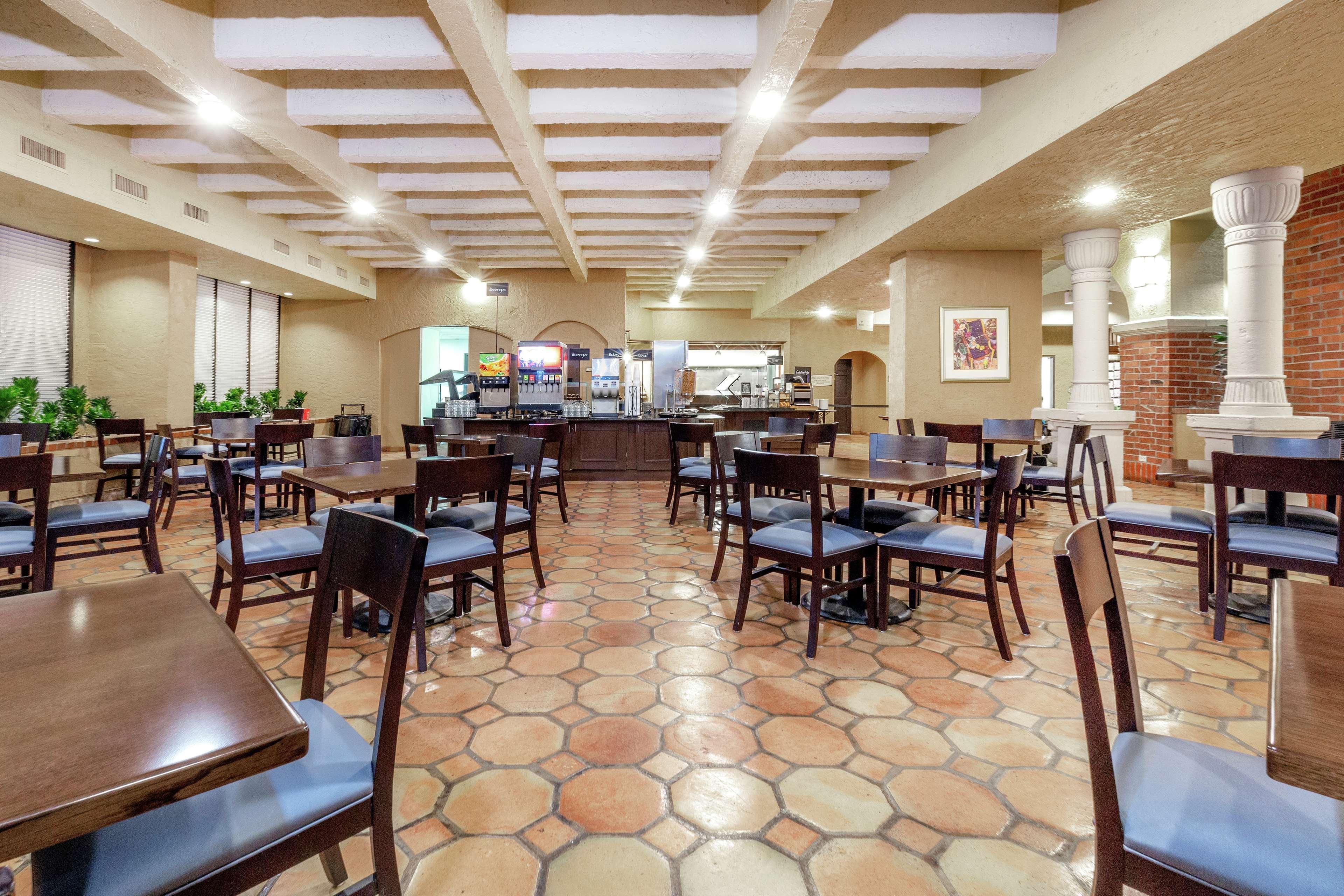 Embassy Suites By Hilton Kansas City Plaza Екстер'єр фото