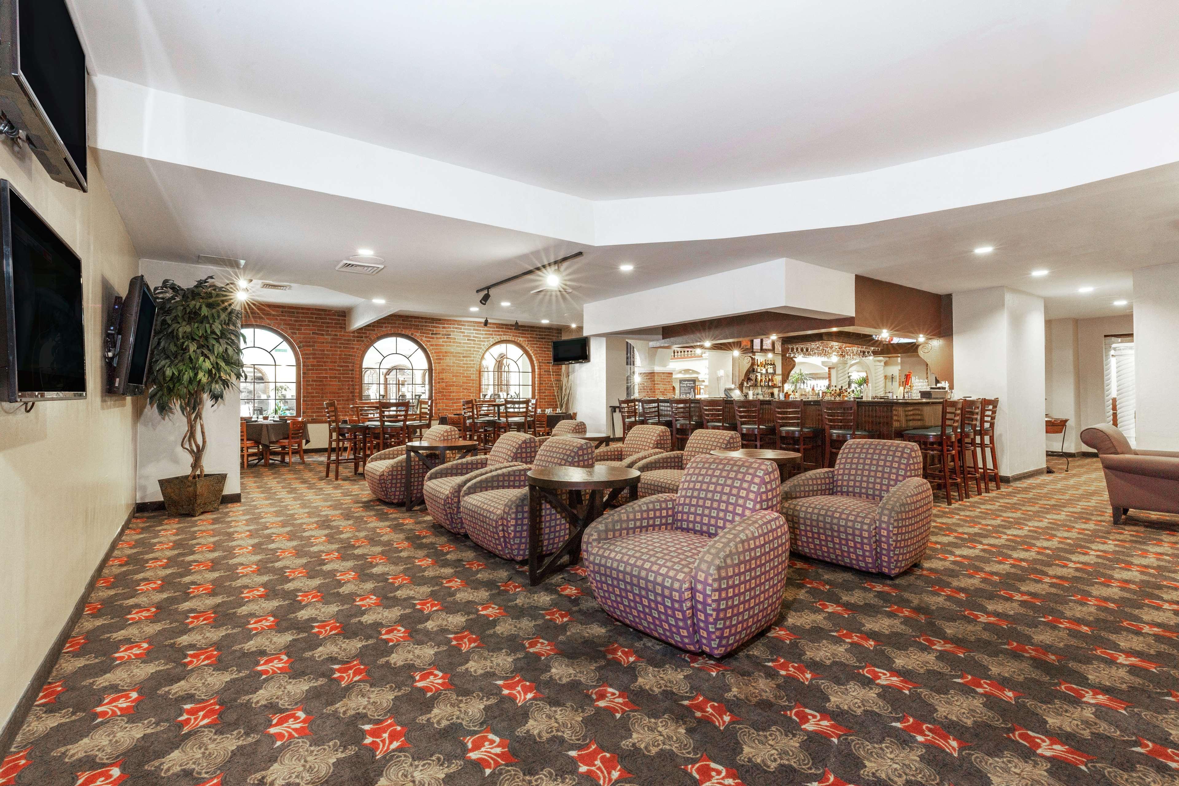 Embassy Suites By Hilton Kansas City Plaza Екстер'єр фото
