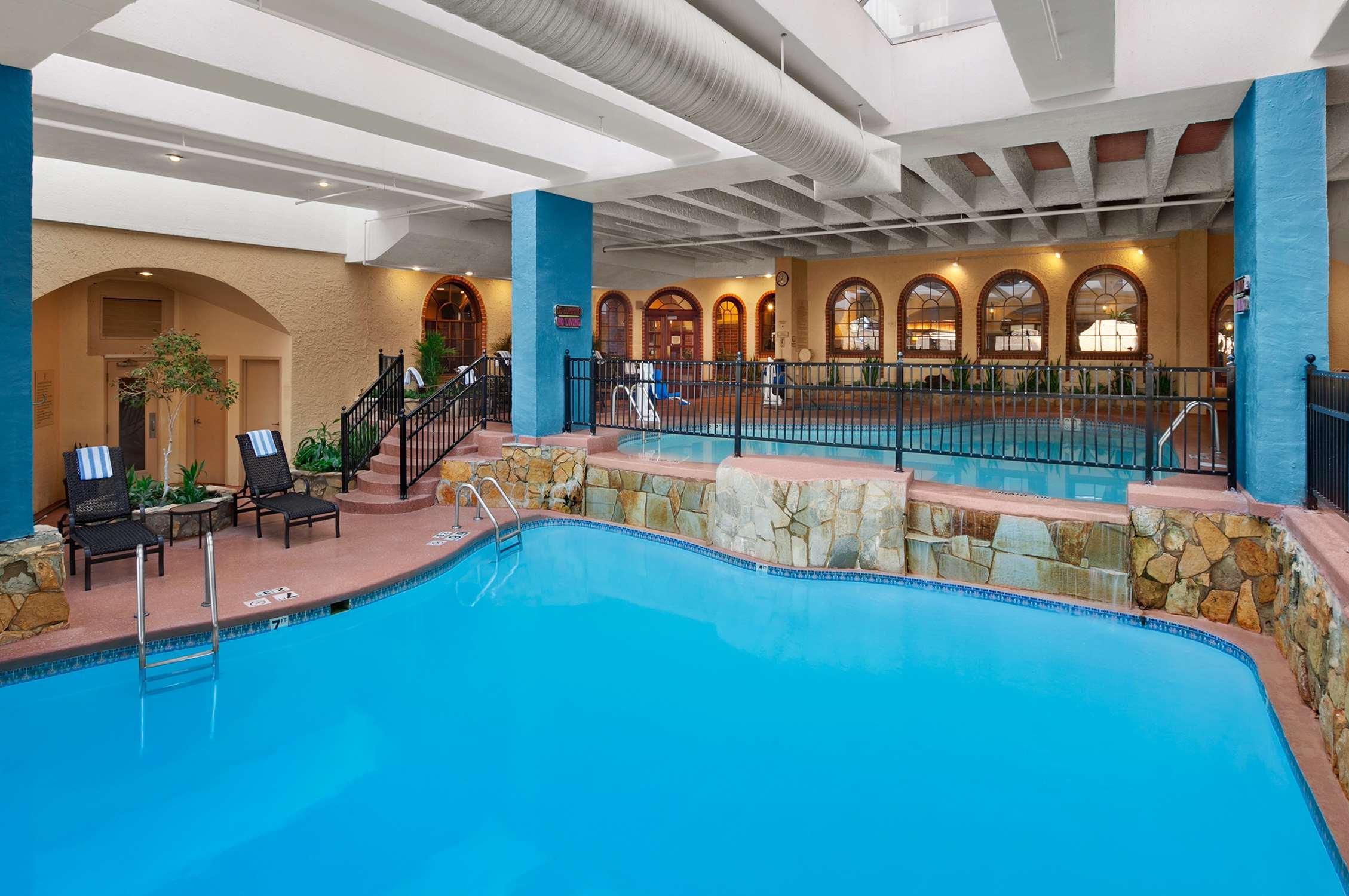 Embassy Suites By Hilton Kansas City Plaza Екстер'єр фото