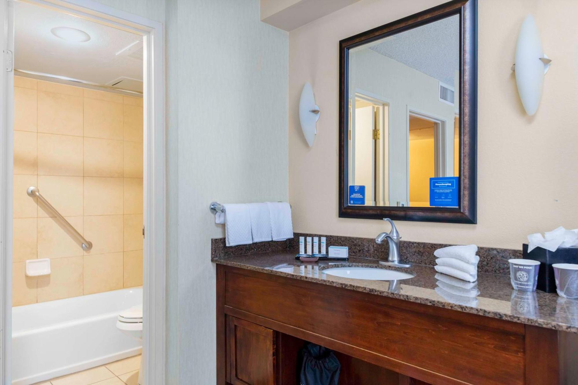 Embassy Suites By Hilton Kansas City Plaza Екстер'єр фото