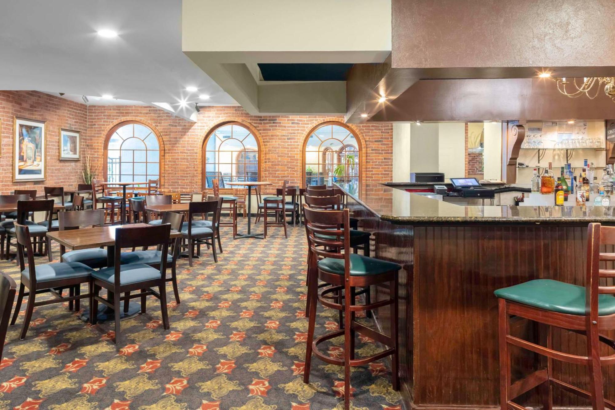 Embassy Suites By Hilton Kansas City Plaza Екстер'єр фото