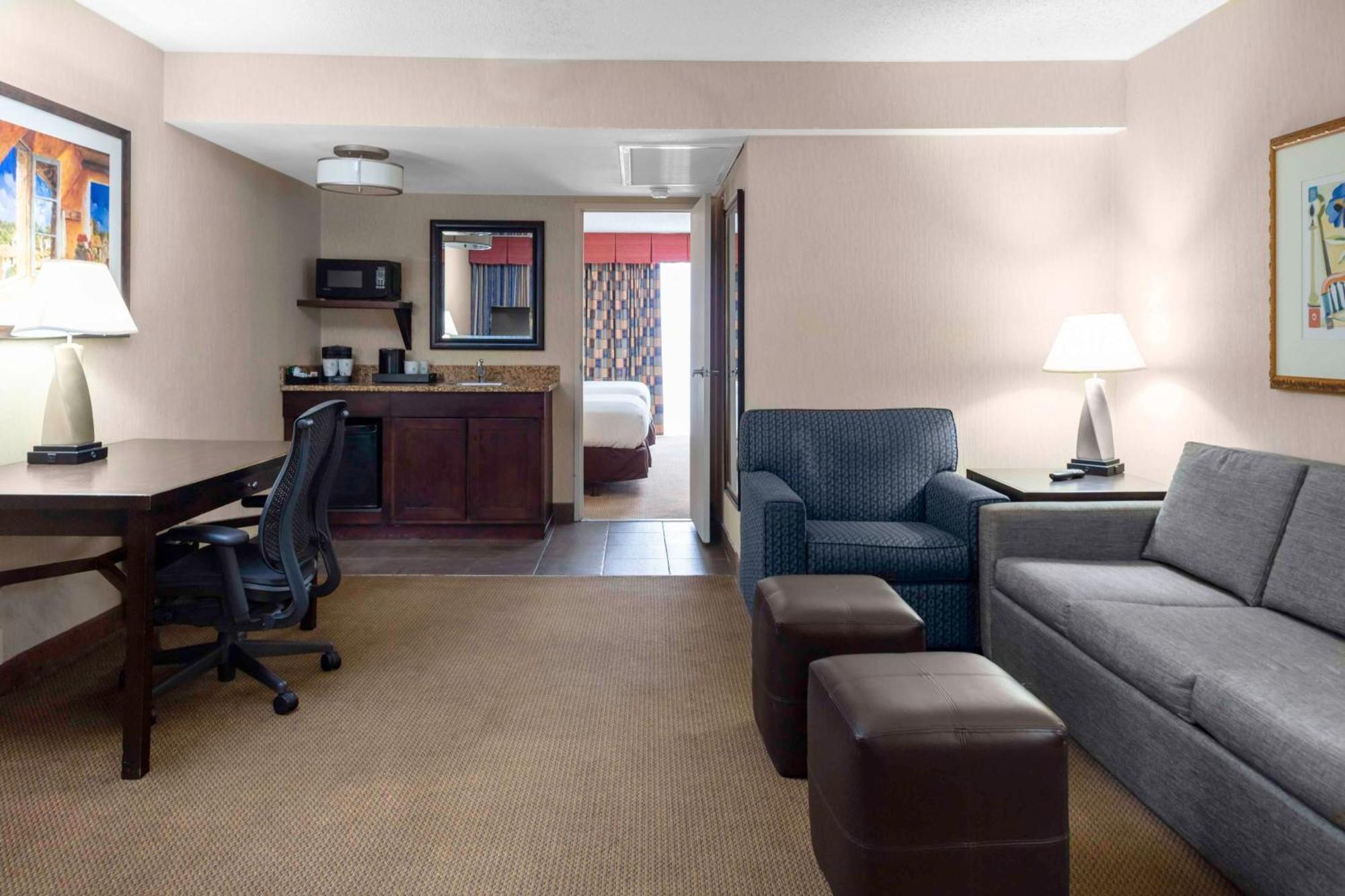 Embassy Suites By Hilton Kansas City Plaza Екстер'єр фото