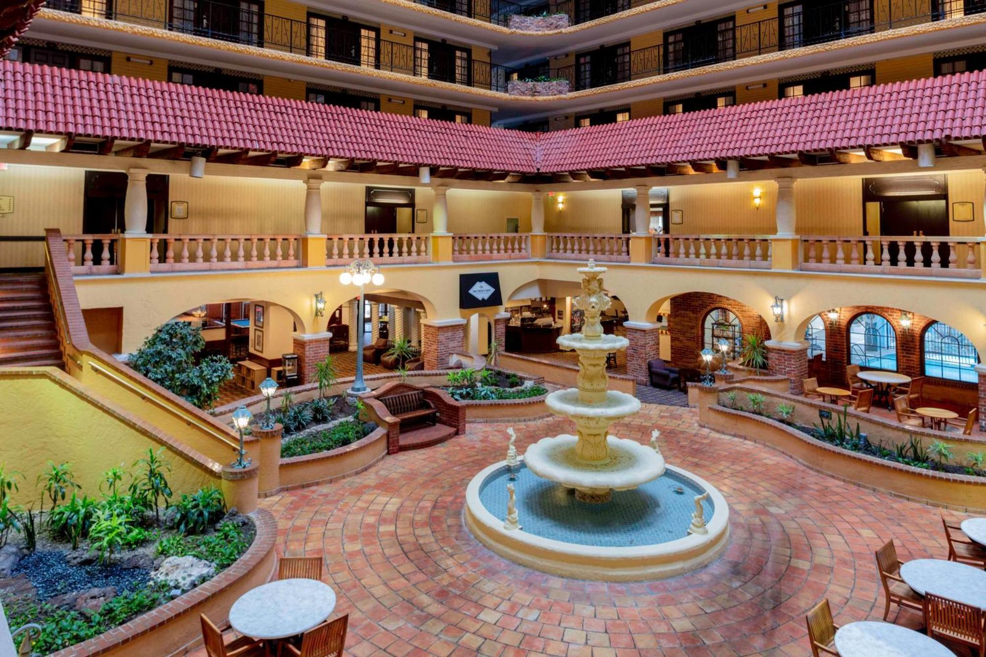 Embassy Suites By Hilton Kansas City Plaza Екстер'єр фото