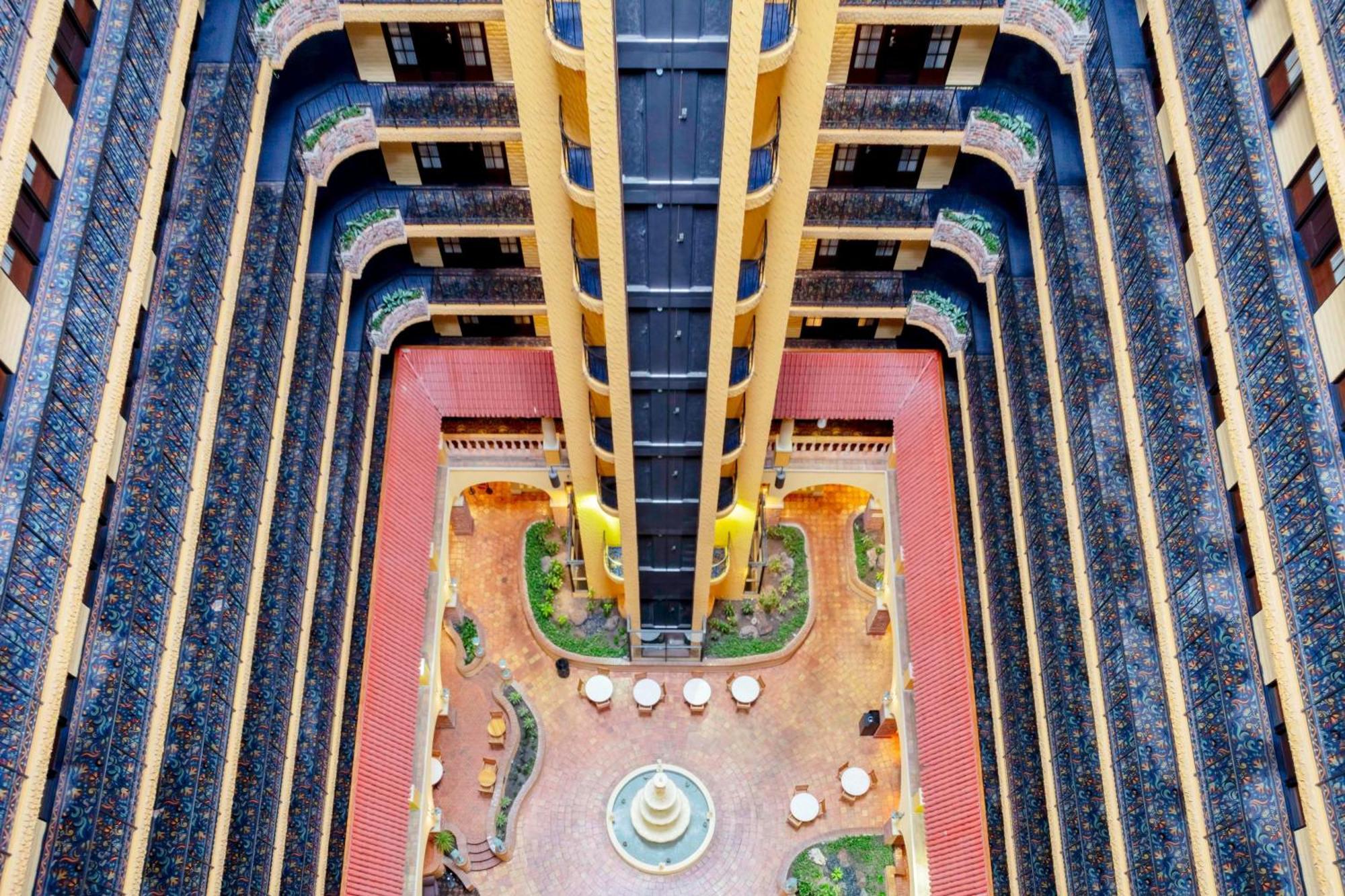 Embassy Suites By Hilton Kansas City Plaza Екстер'єр фото