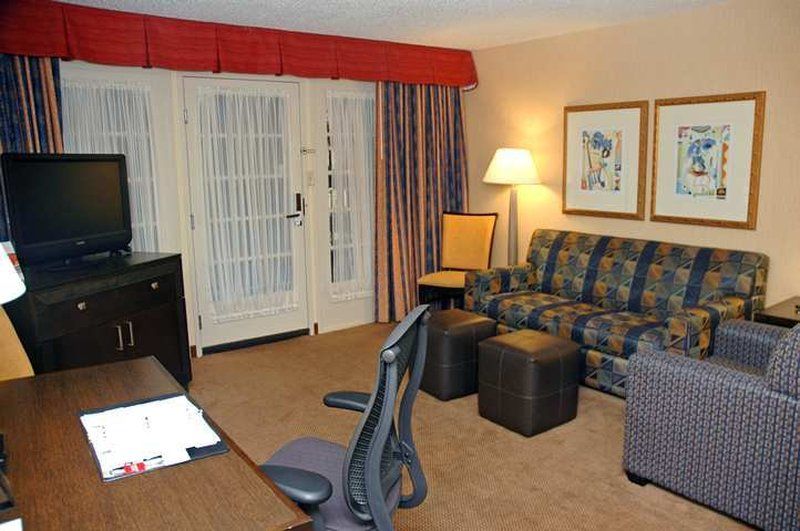 Embassy Suites By Hilton Kansas City Plaza Екстер'єр фото