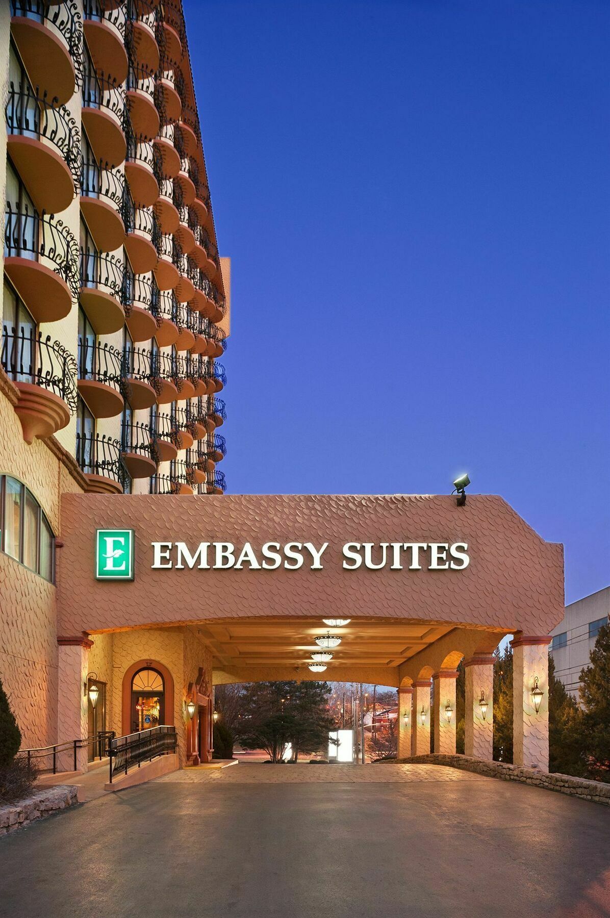 Embassy Suites By Hilton Kansas City Plaza Екстер'єр фото